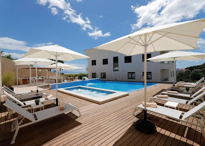Modena Maris-Heated Pool-Grill-Relax-Jacuzzi Apartments