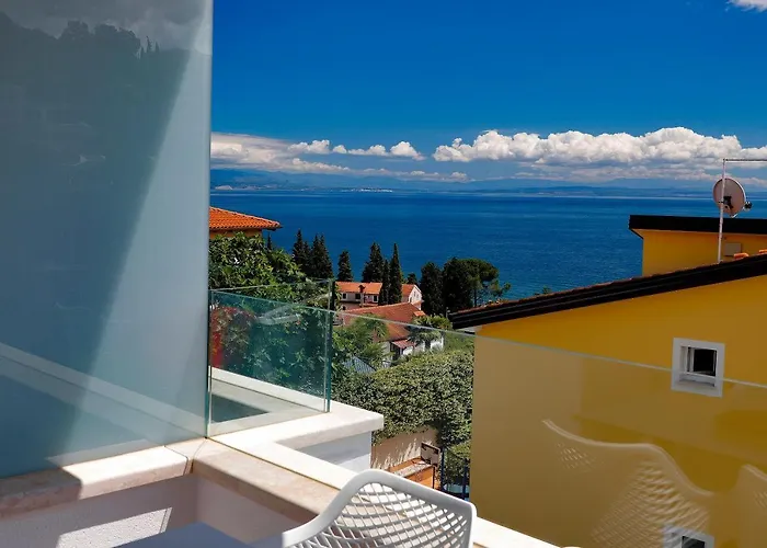 Modena Maris-Heated Pool-Grill-Relax-Jacuzzi Apartments