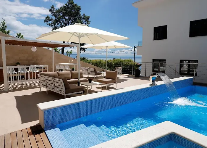 Modena Maris-Heated Pool-Grill-Relax-Jacuzzi Apartments