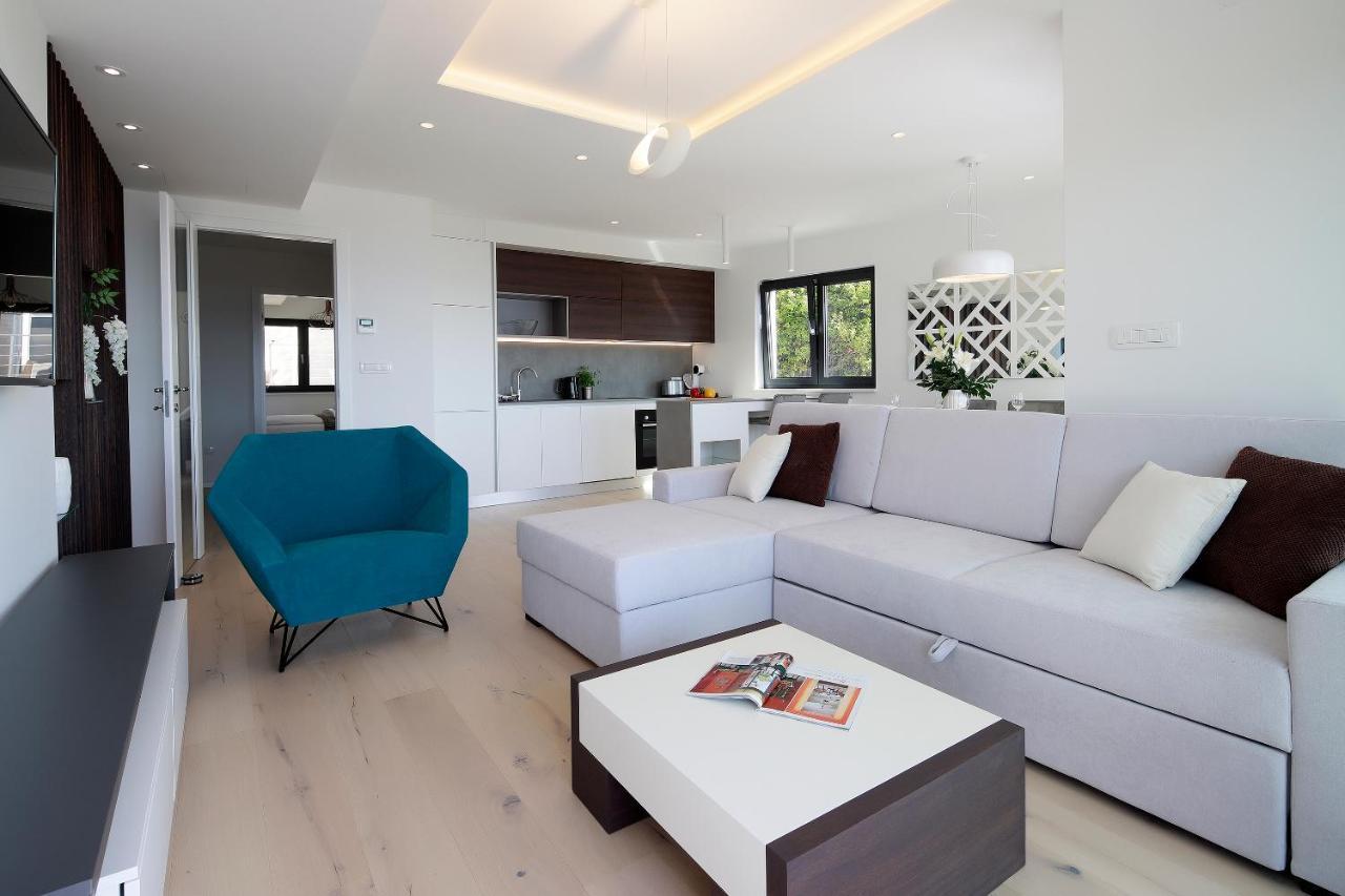 Modena Maris-heated Pool-grill-relax-jacuzzi Apartment