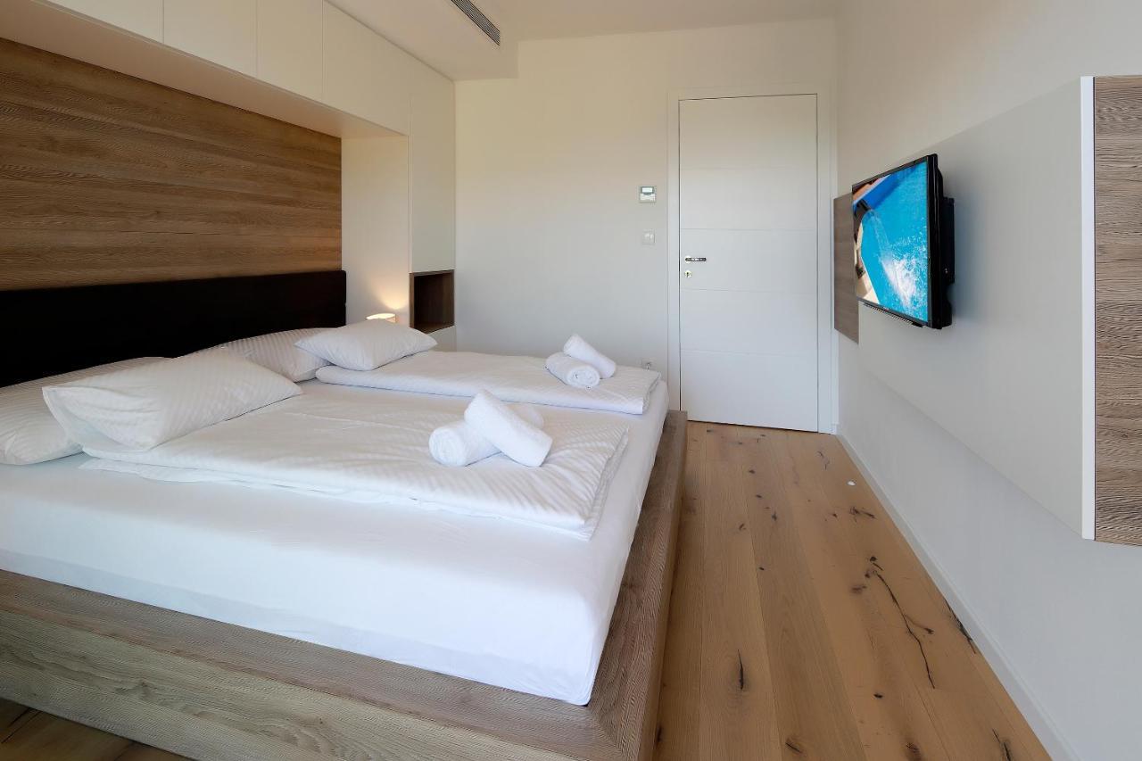 Modena Maris-heated Pool-grill-relax-jacuzzi Apartment