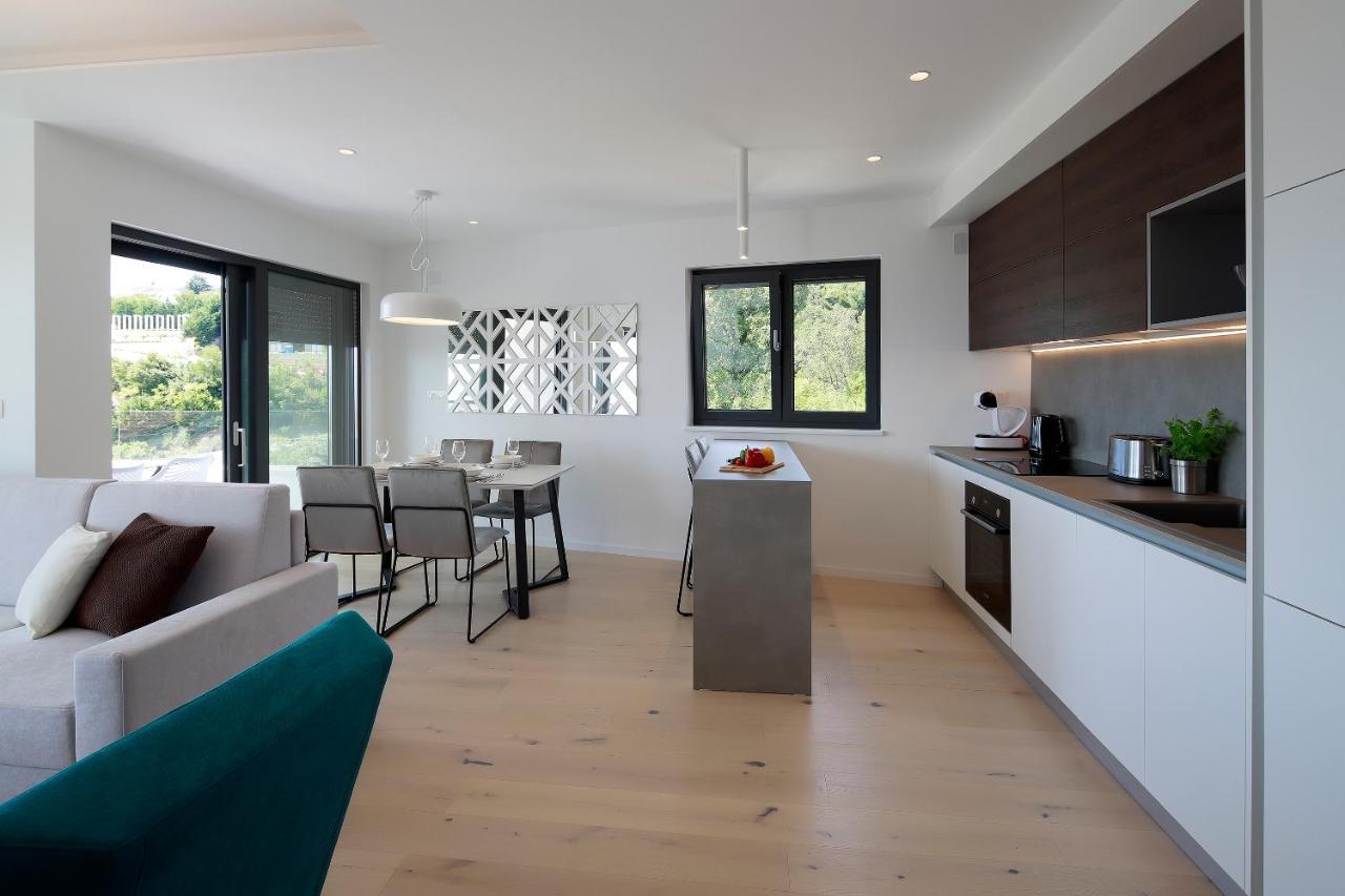 Modena Maris-heated Pool-grill-relax-jacuzzi