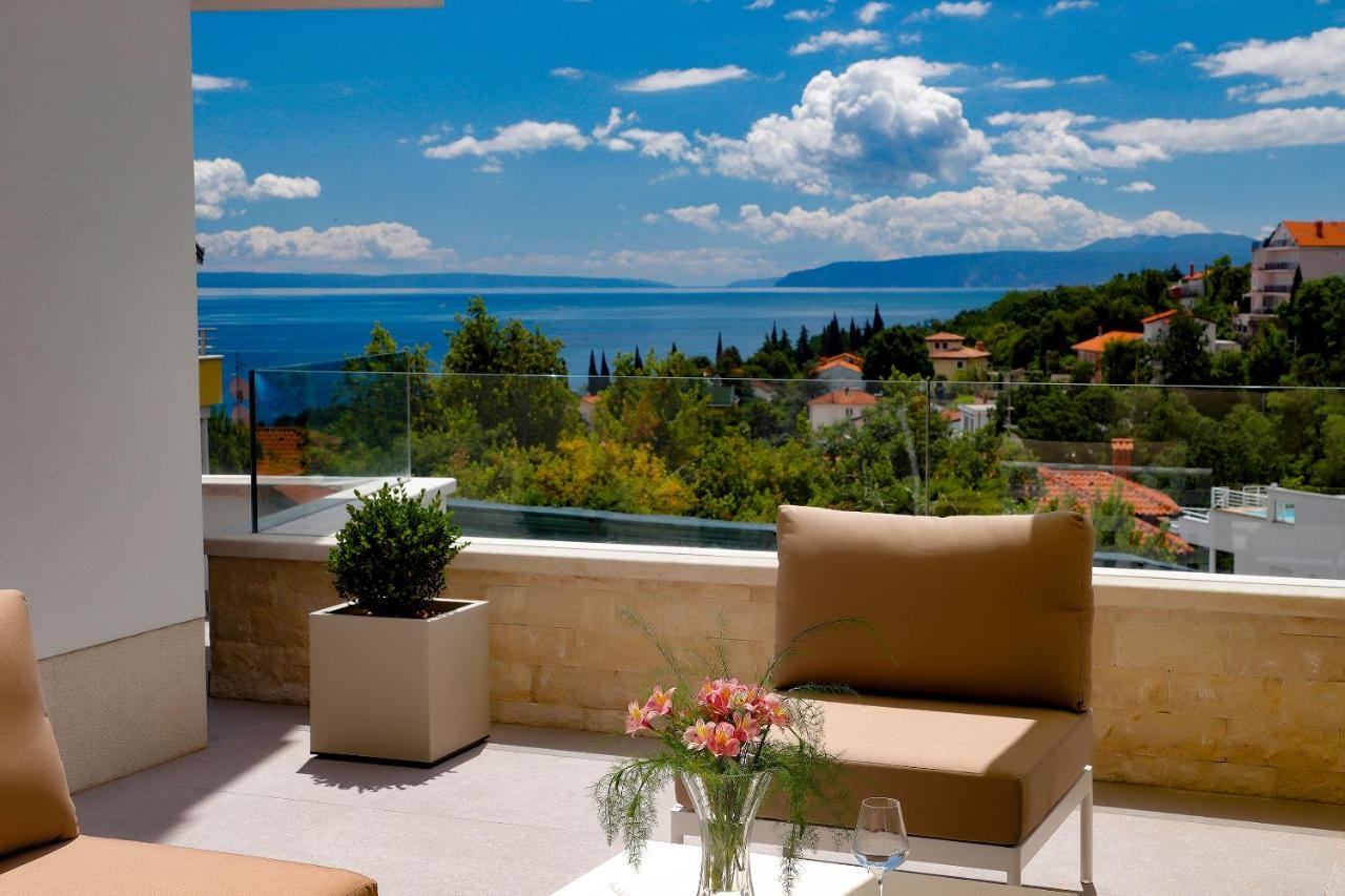 Modena Maris-heated Pool-grill-relax-jacuzzi *