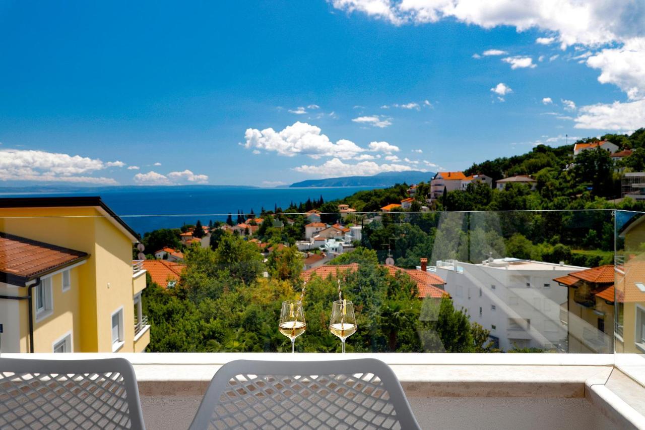 Modena Maris-heated Pool-grill-relax-jacuzzi *