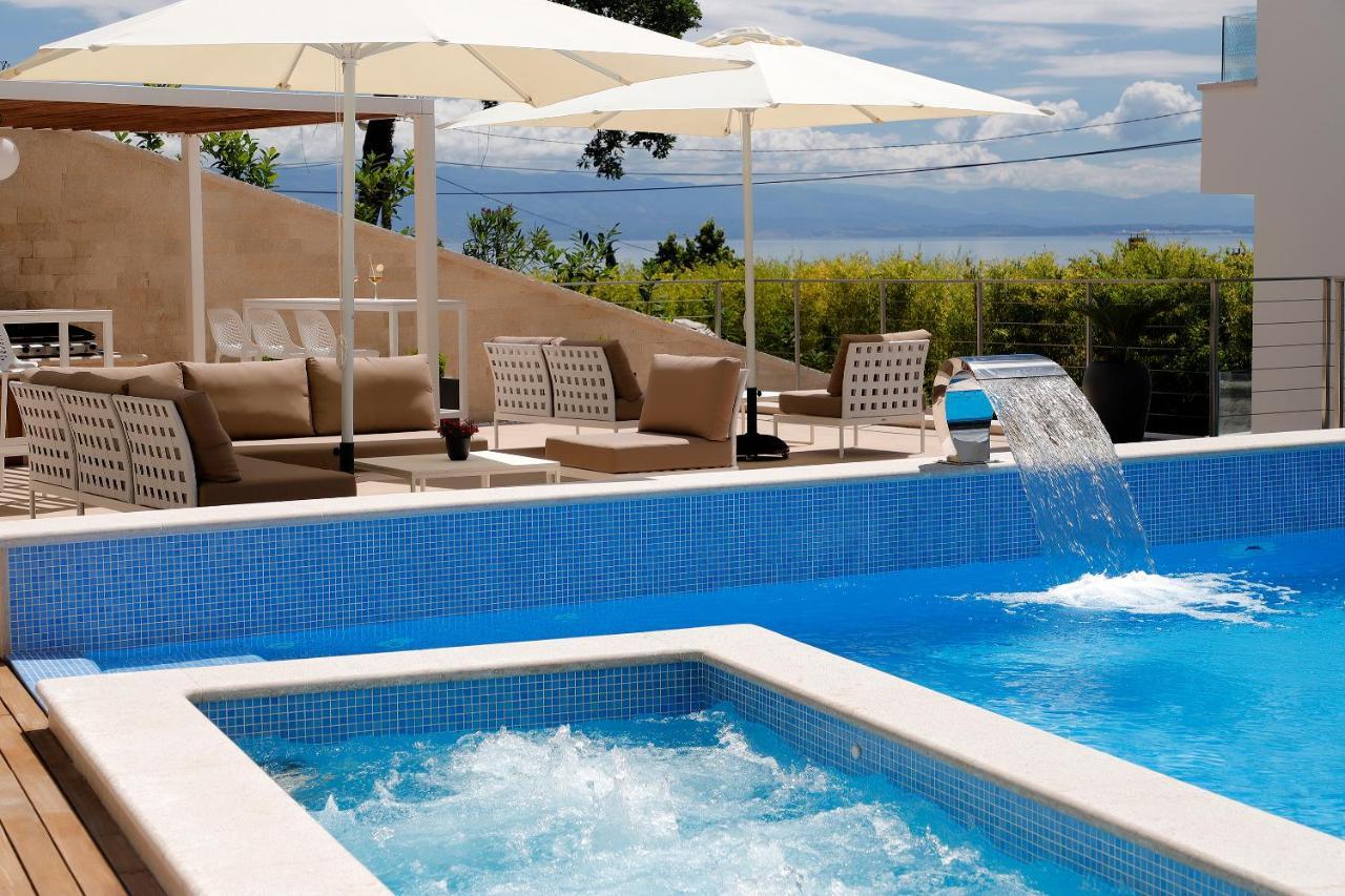 Modena Maris-heated Pool-grill-relax-jacuzzi Ičići