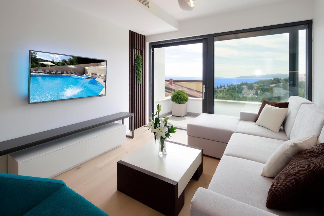 Modena Maris-heated Pool-grill-relax-jacuzzi Icici