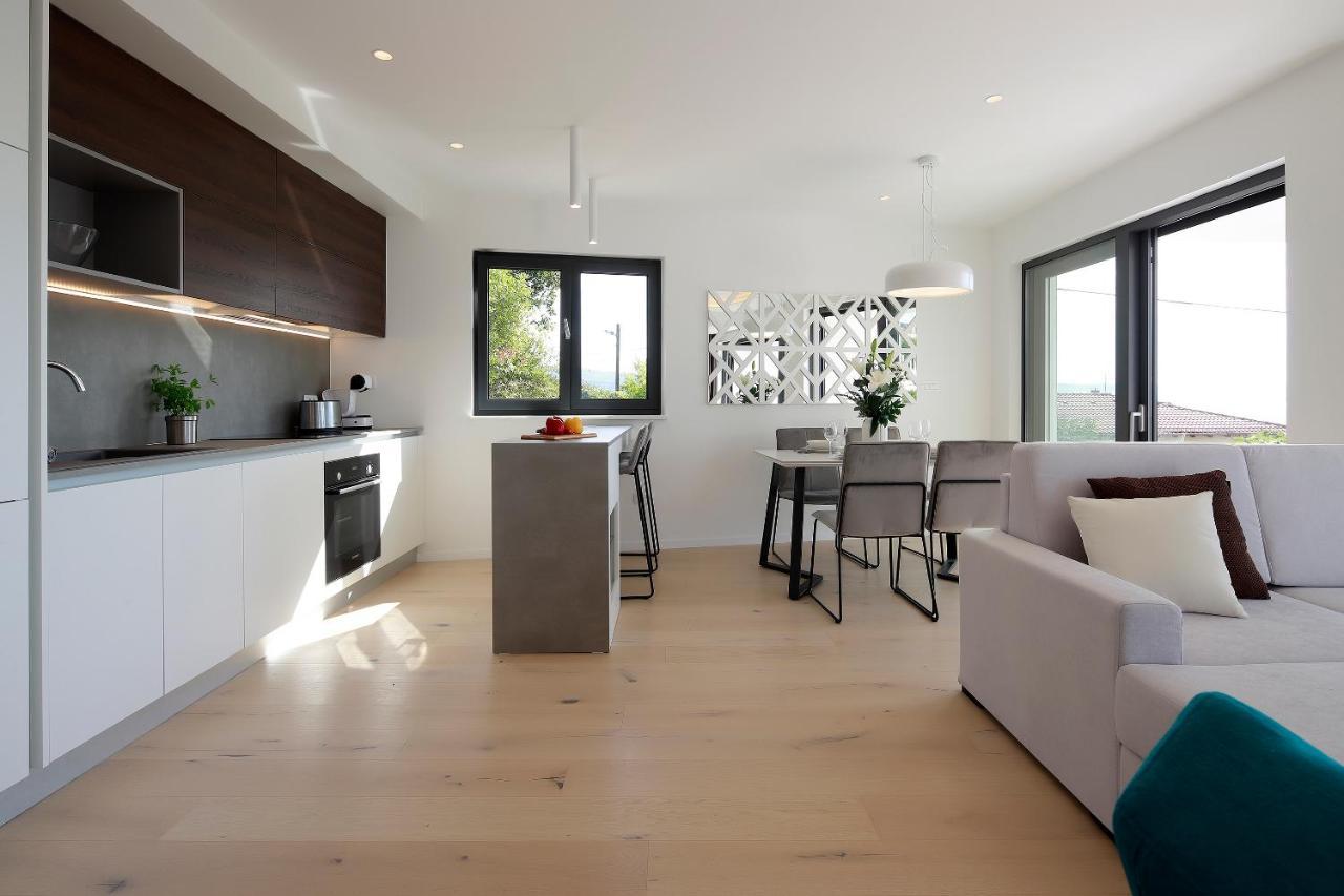 Modena Maris-heated Pool-grill-relax-jacuzzi * Icici