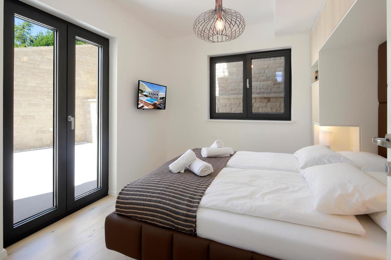 Modena Maris-heated Pool-grill-relax-jacuzzi * Icici