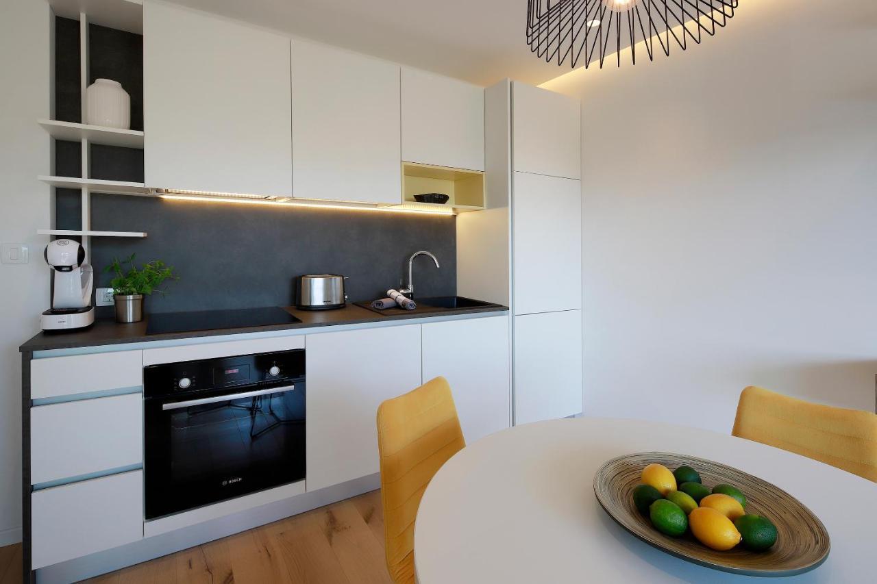 Modena Maris-heated Pool-grill-relax-jacuzzi * Icici