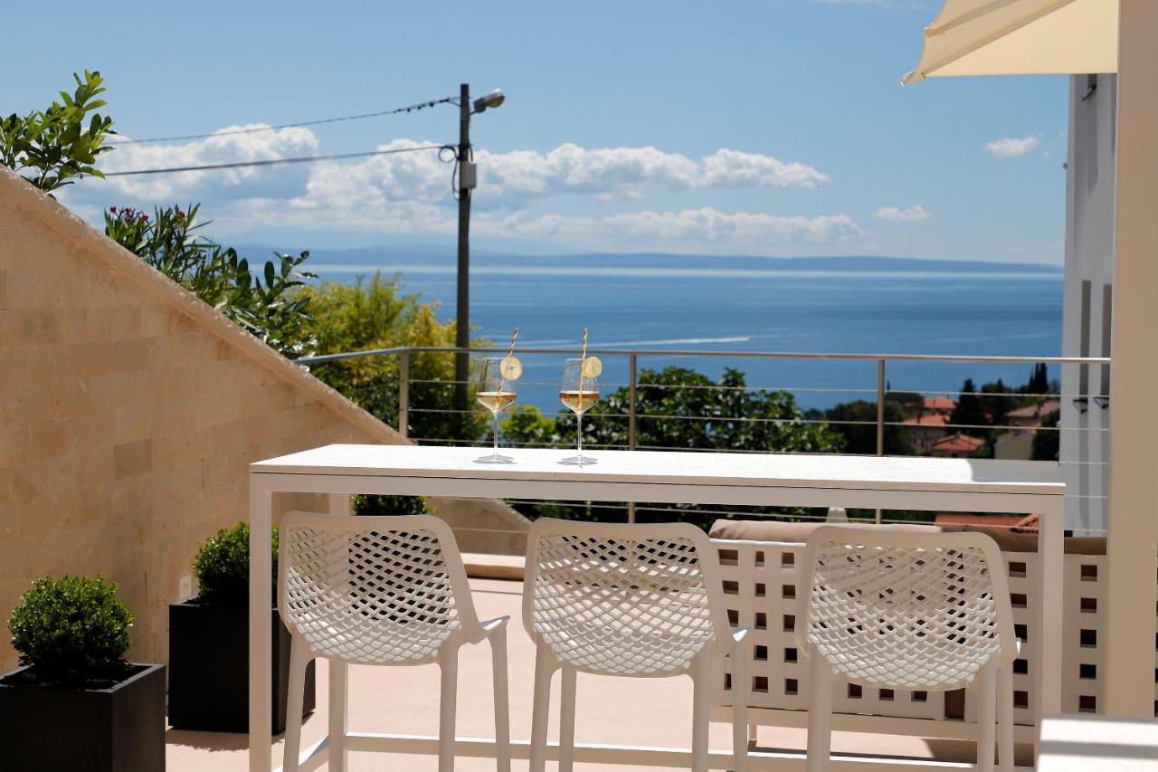 Modena Maris-heated Pool-grill-relax-jacuzzi *